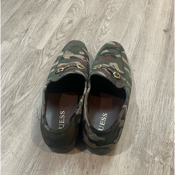 NWT - GUESS CAMO LOAFERS - Picture 3 of 9